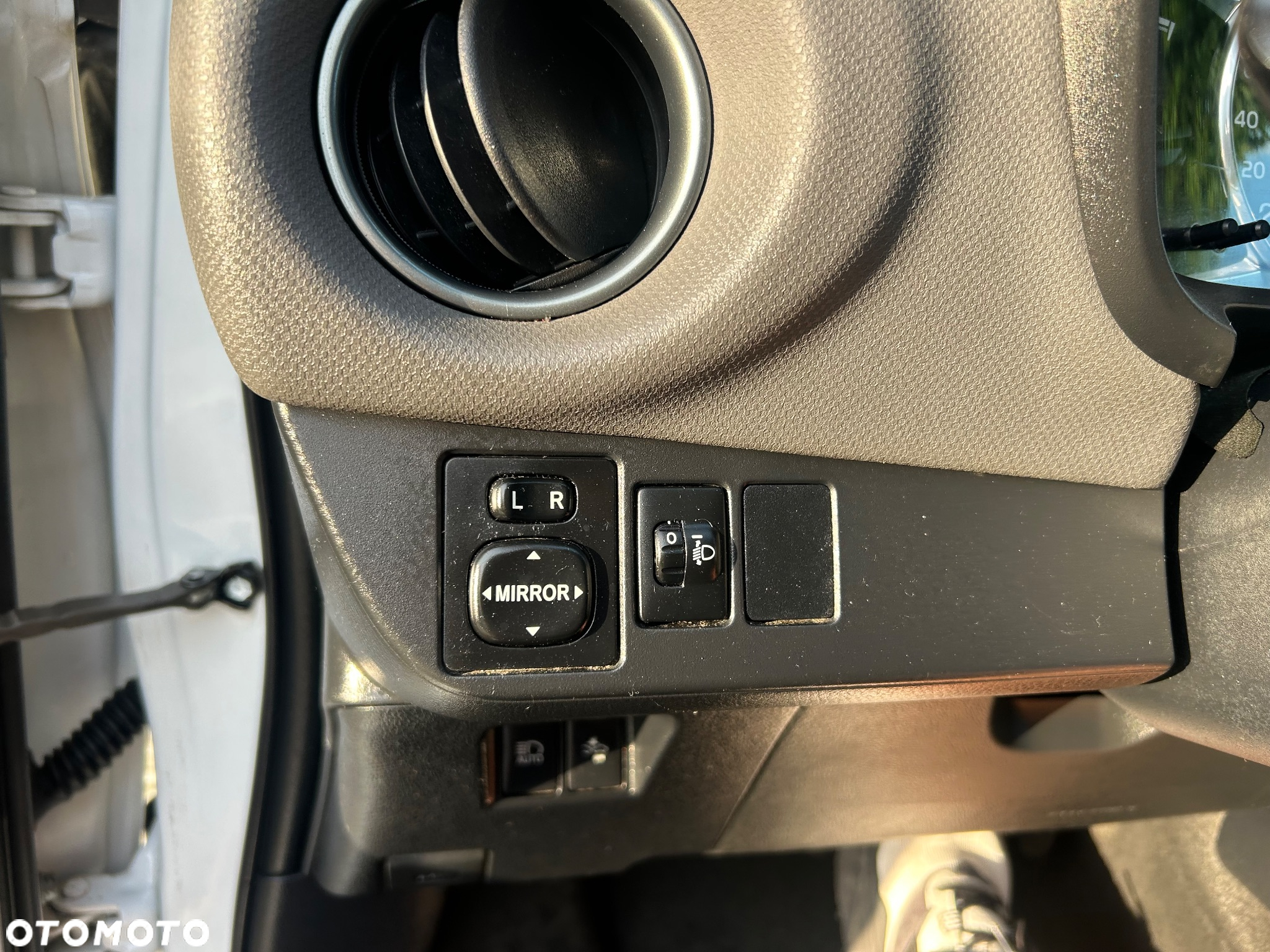 Toyota Yaris Hybrid 100 Premium - 21