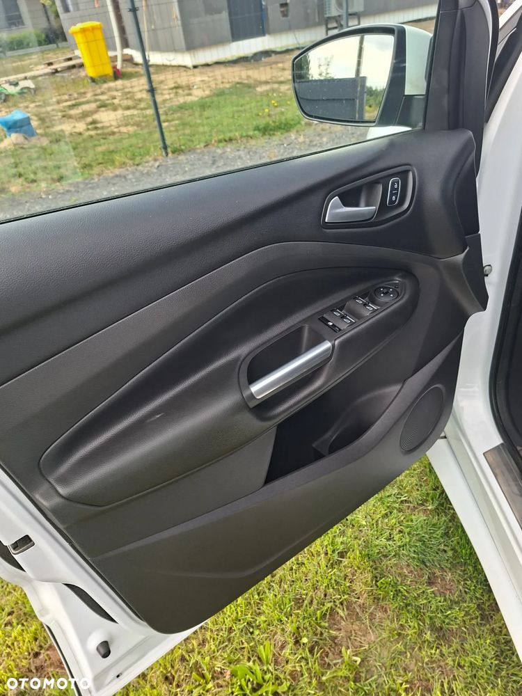 Ford Kuga - 36