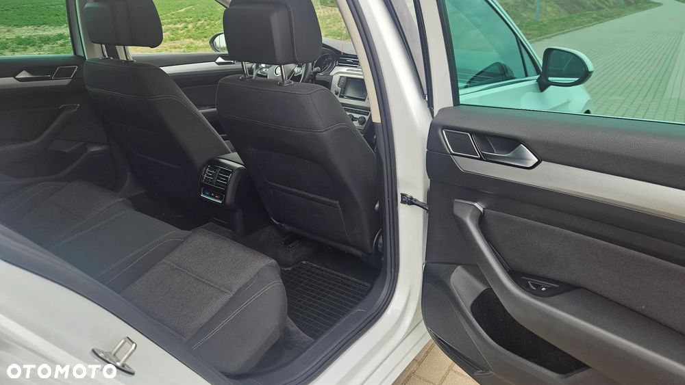 Volkswagen Passat - 15