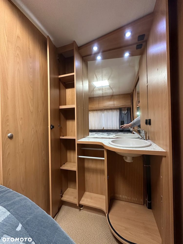 Burstner 720 TK VENTANA z napędem i łóżkami piętrowymi - 8 os. - 36