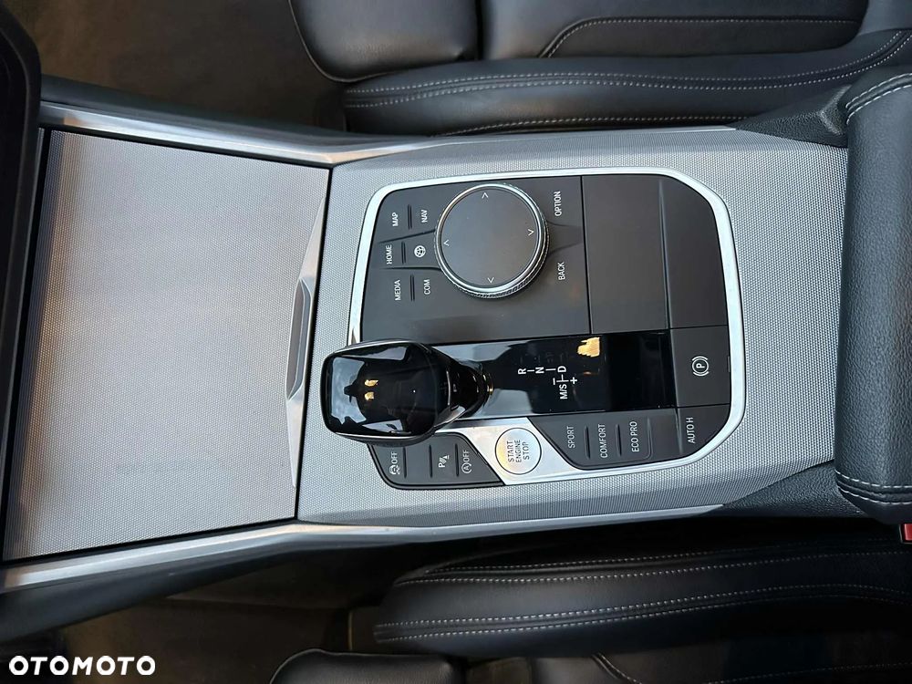 BMW Seria 3 330i Touring Sport Line - 14