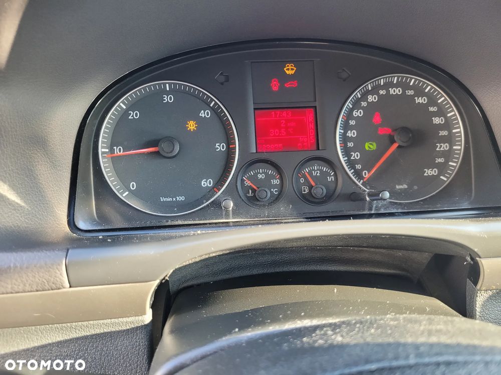Volkswagen Touran - 10