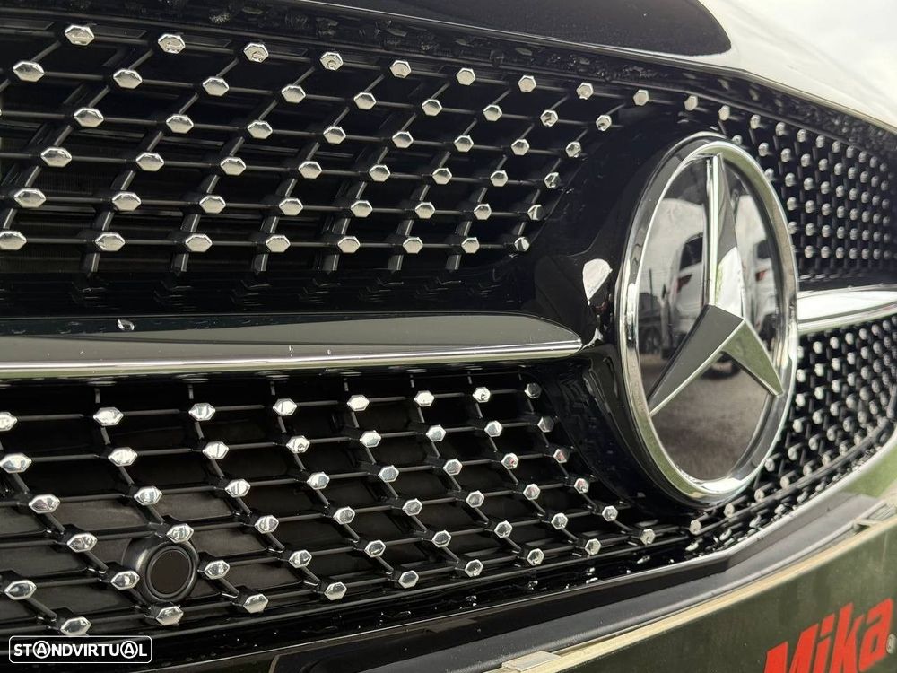 Mercedes-Benz A 250 e 8G-DCT AMG Line - 23