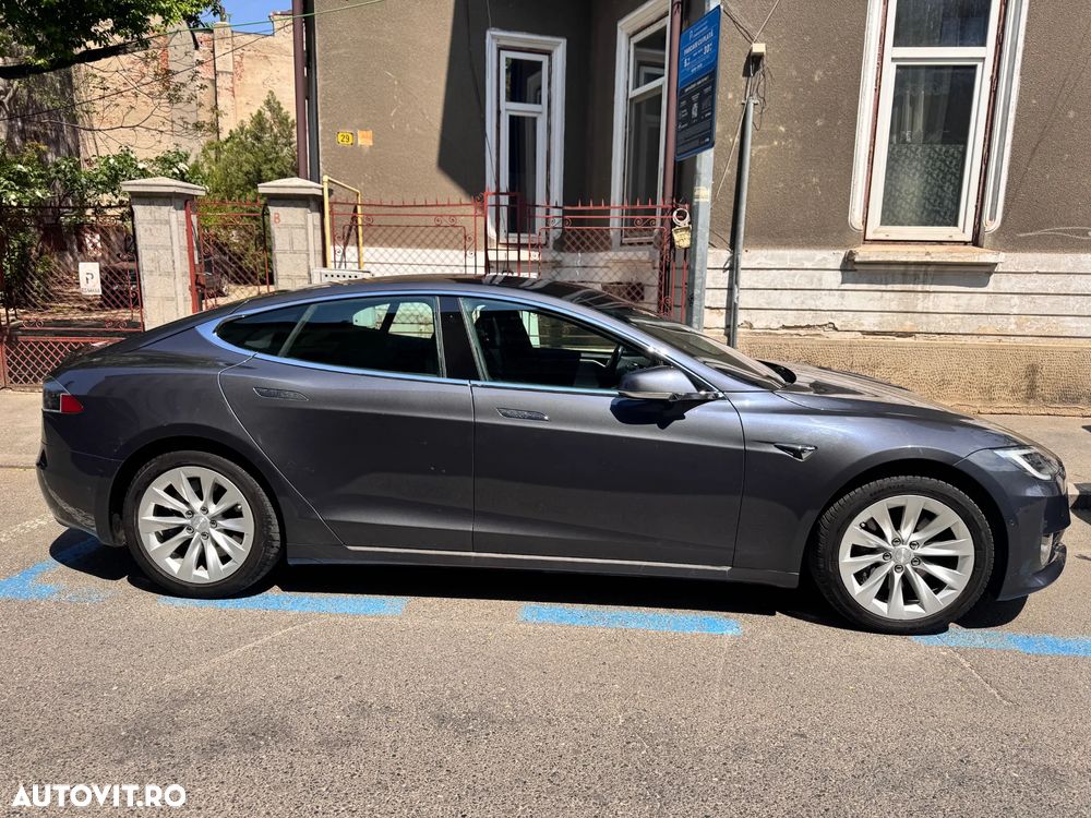 Tesla Model S - 4