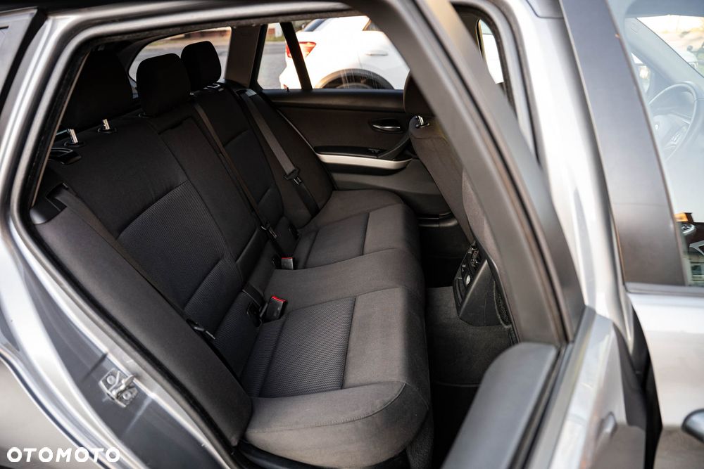 BMW Seria 3 318d - 22