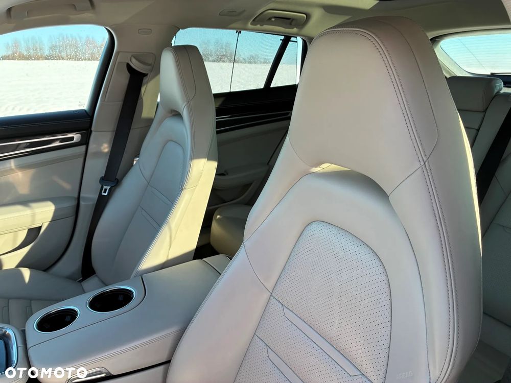 Porsche Panamera 4S - 13