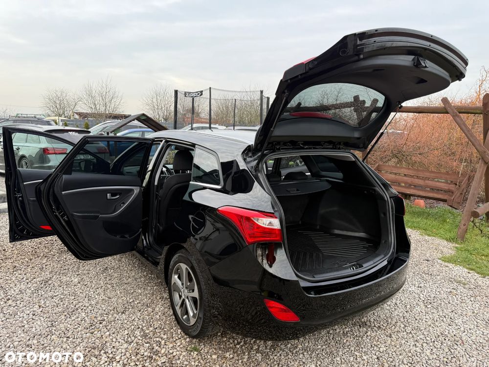 Hyundai i30 blue Kombi 1.6 GDi Passion - 19