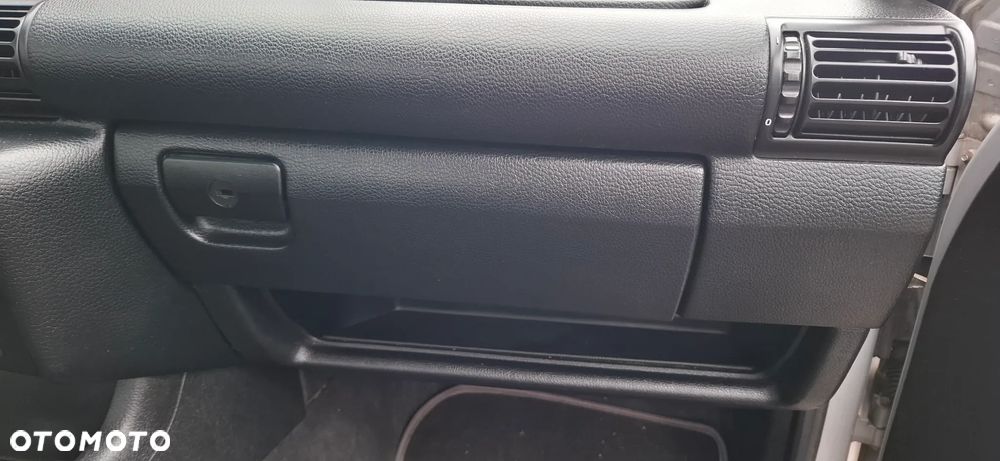 BMW E36 318 Compact na części - 15