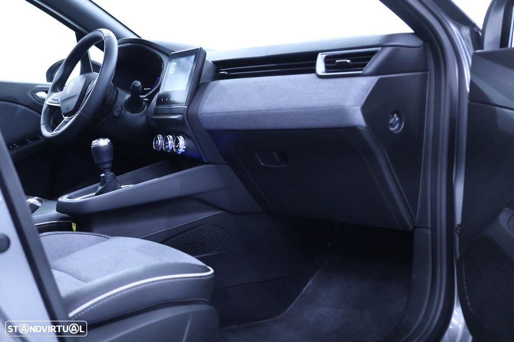 Renault Clio - 23