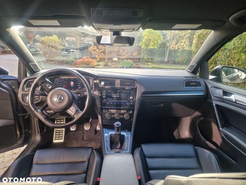 Volkswagen Golf - 10