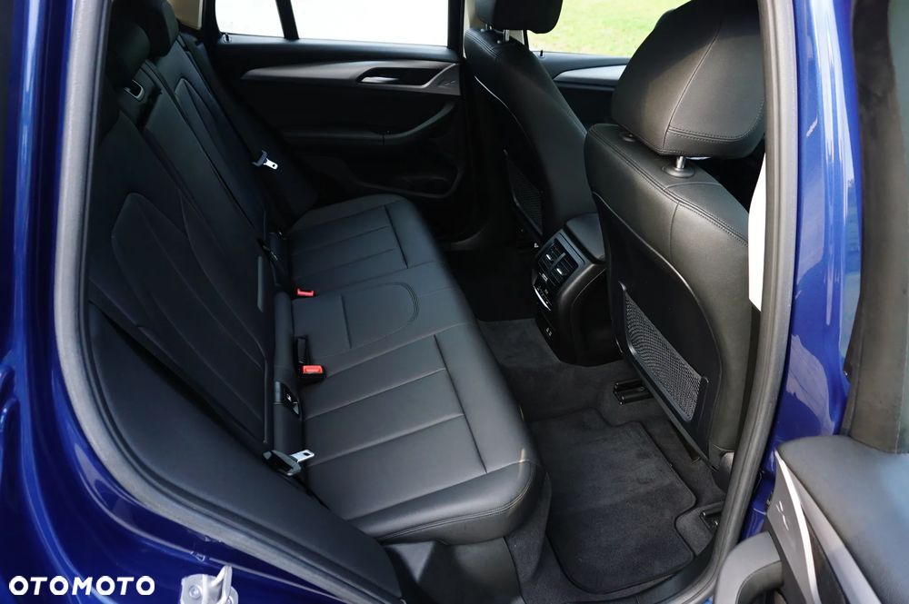BMW X3 xDrive20i Advantage - 24