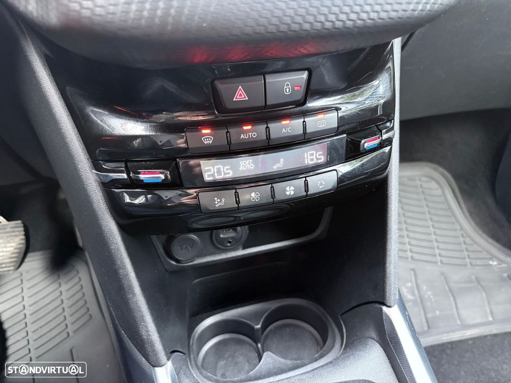 Peugeot 2008 1.2 PureTech Allure - 45