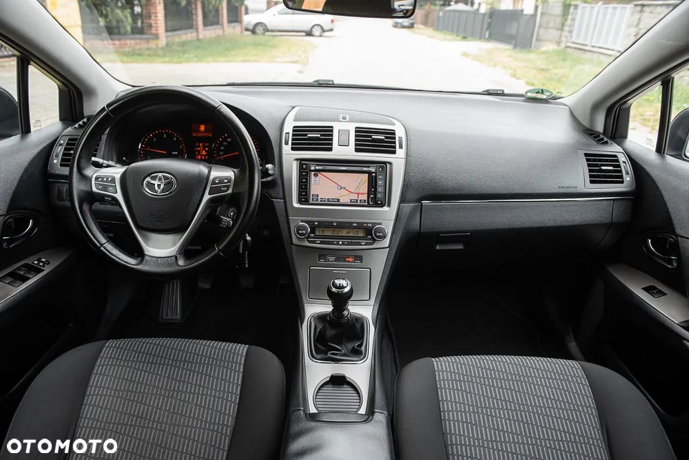 Toyota Avensis 2.0 D-4D Sol+NAVI - 24