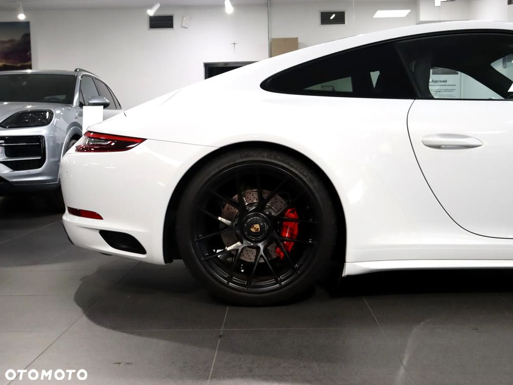 Porsche 911 Carrera 4 GTS PDK - 13