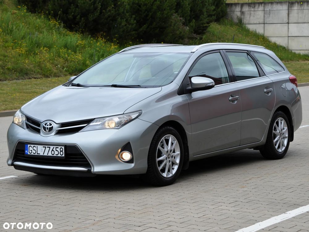 Toyota Auris 1.6 Premium Comfort - 1