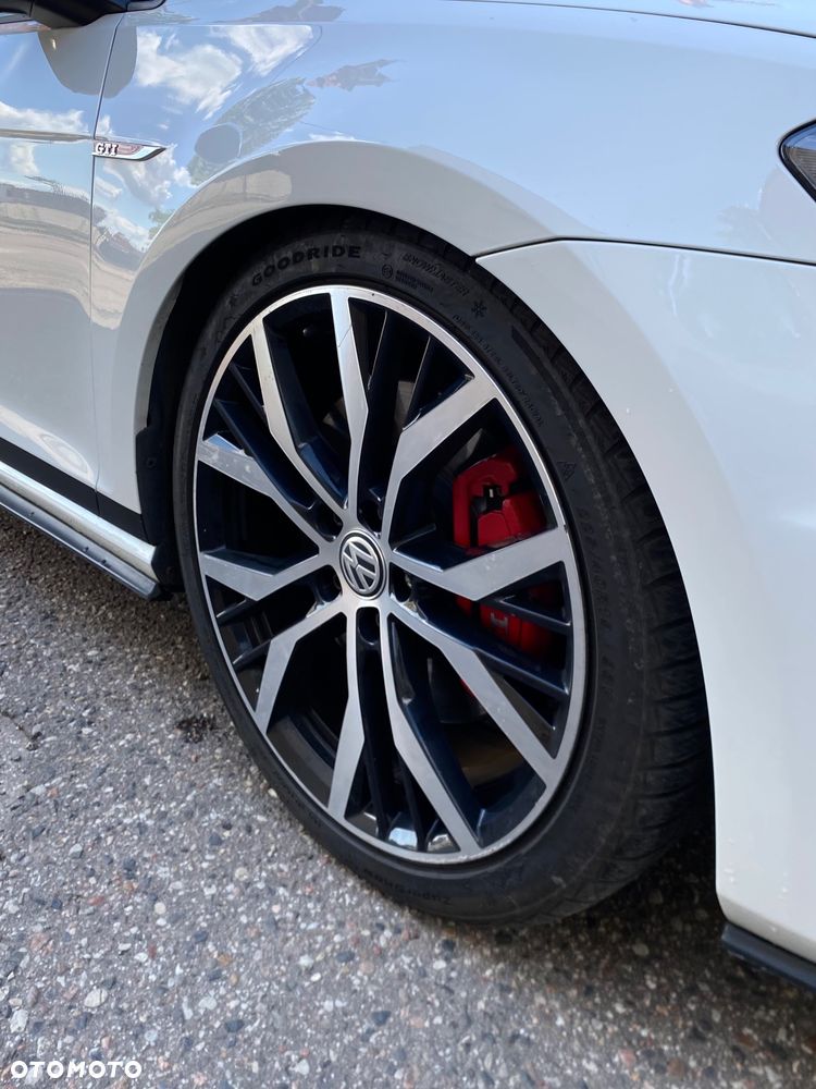 Volkswagen Golf - 19