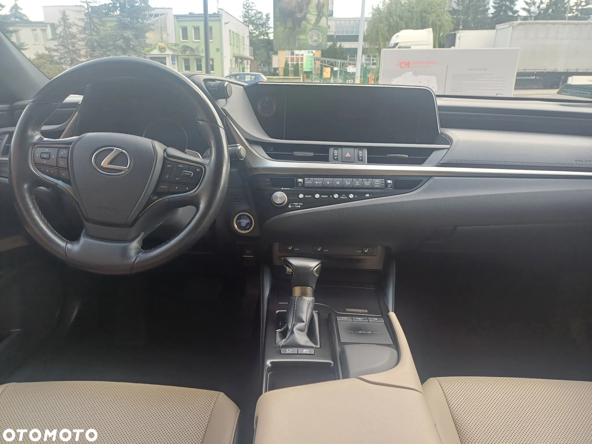 Lexus ES 300h Business Edition + - 16