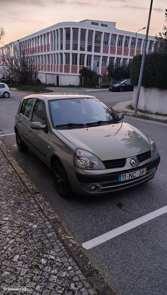 Renault Clio 1.5 dCi Authentique - 4