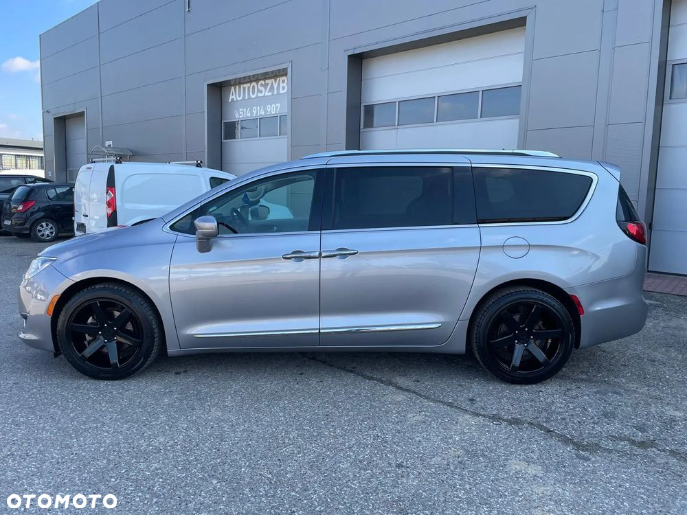 Chrysler Pacifica - 2