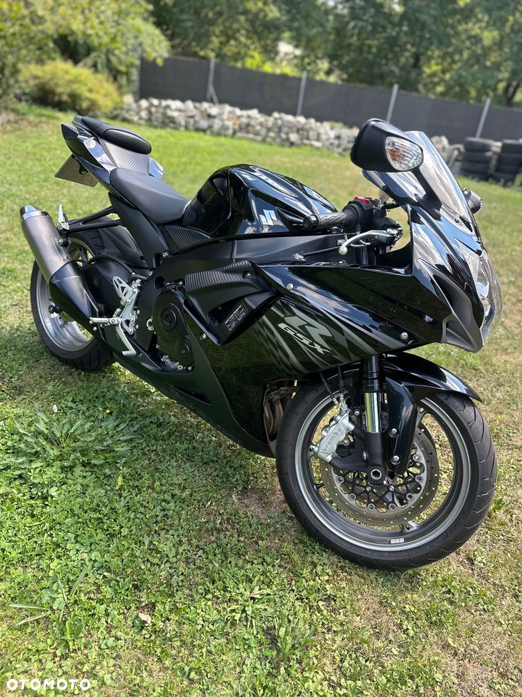 Suzuki GSR - 2