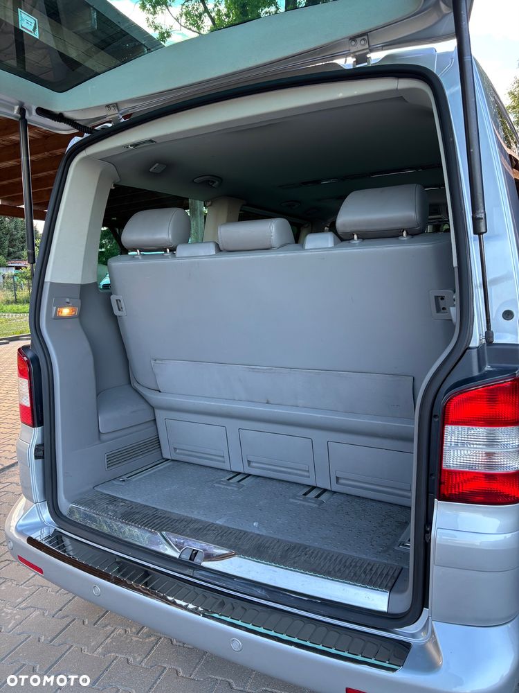 Volkswagen Multivan - 31
