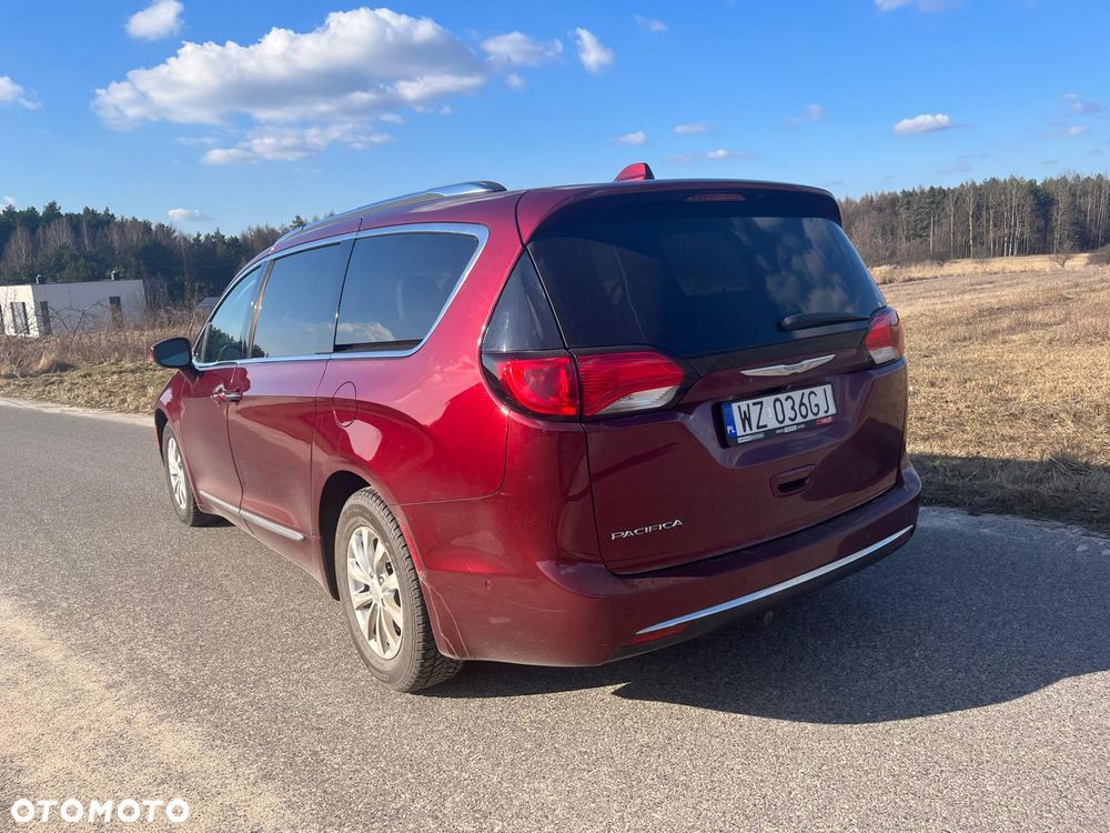 Chrysler Pacifica - 6