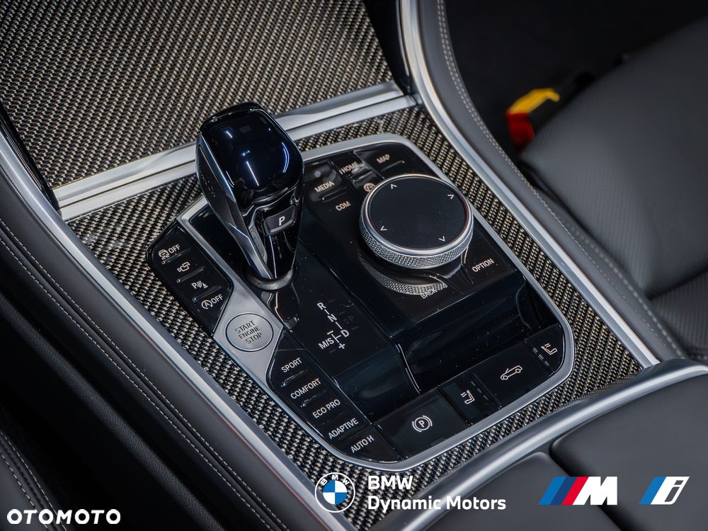BMW Seria 8 840i - 32
