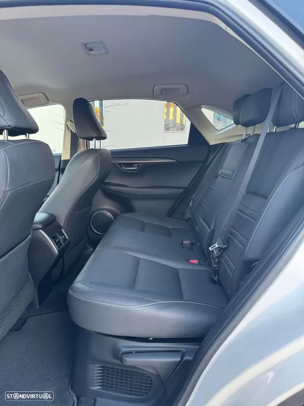 Lexus NX 300h Executive - 15