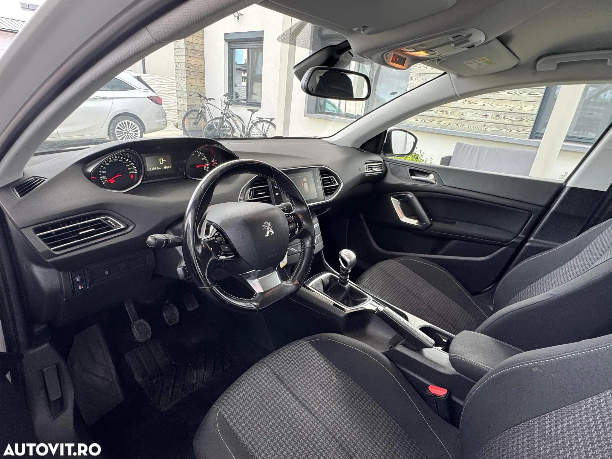 Peugeot 308 SW PureTech 110 Stop & Start Allure - 11