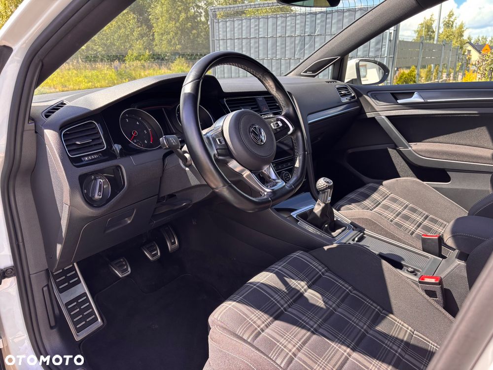Volkswagen Golf 2.0 TDI BMT GTD - 11