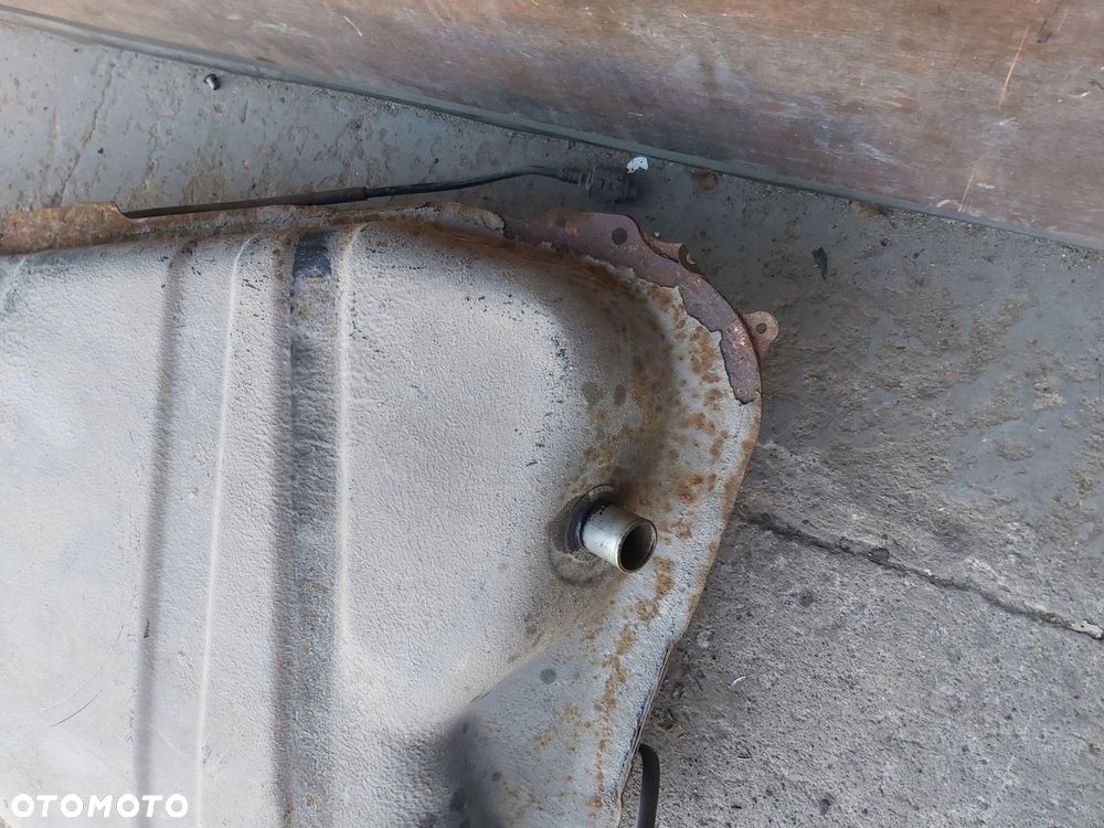 Toyota Corolla E12 zbiornik bak paliwa d4d - 7