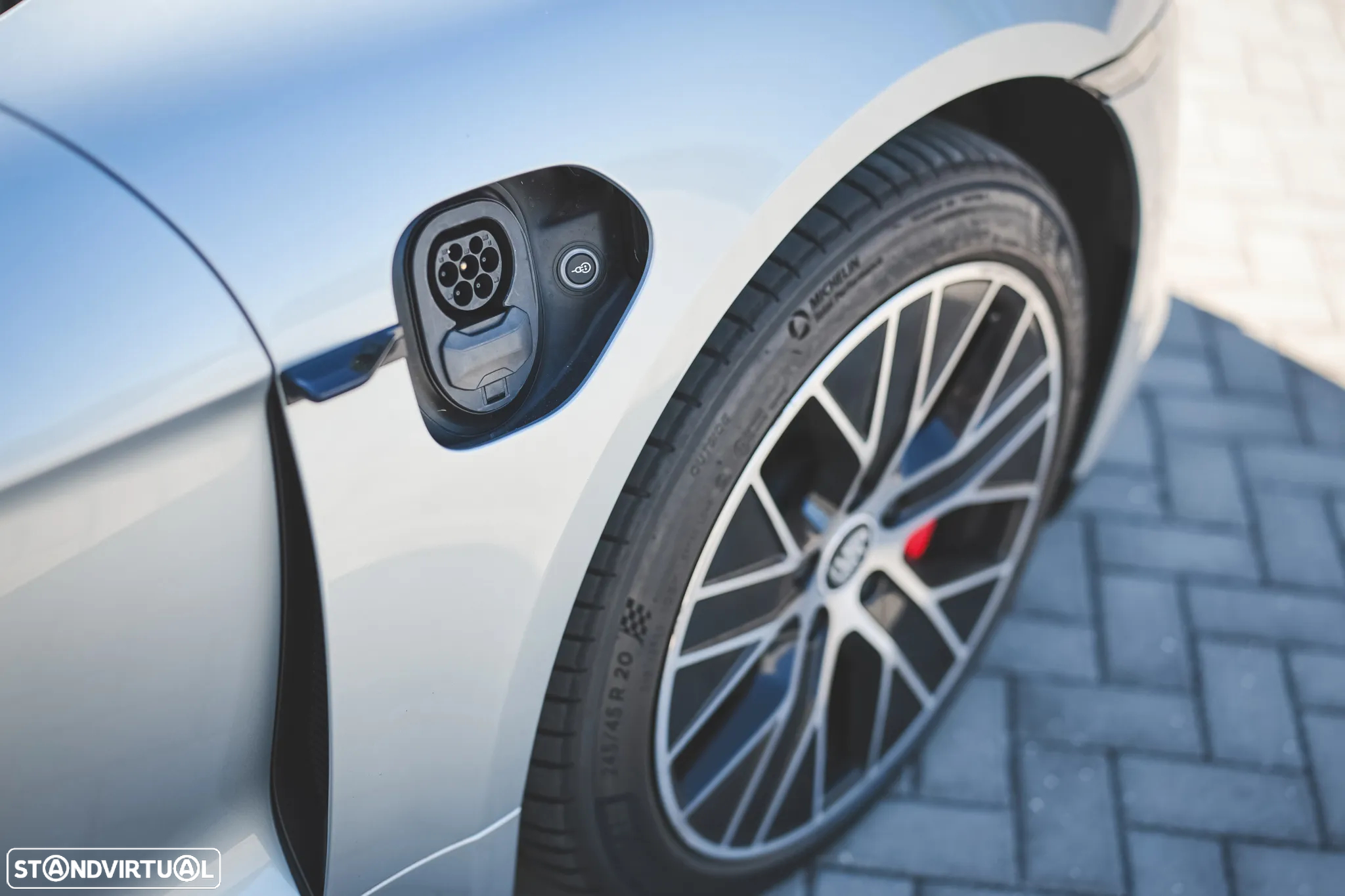 Porsche Taycan 4S - 22
