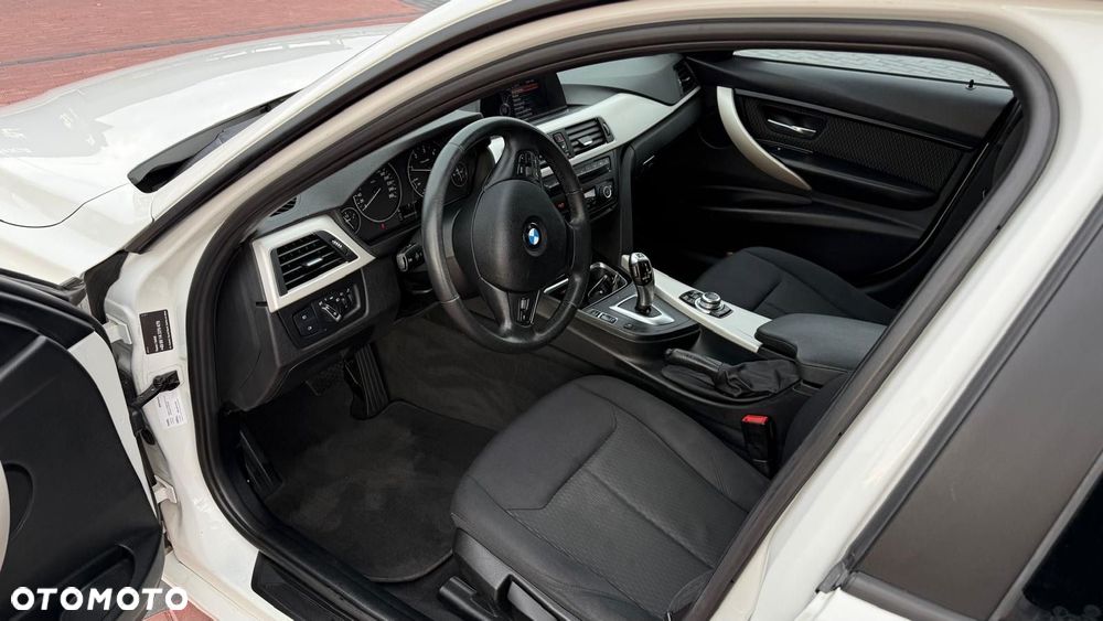 BMW Seria 3 325d - 22