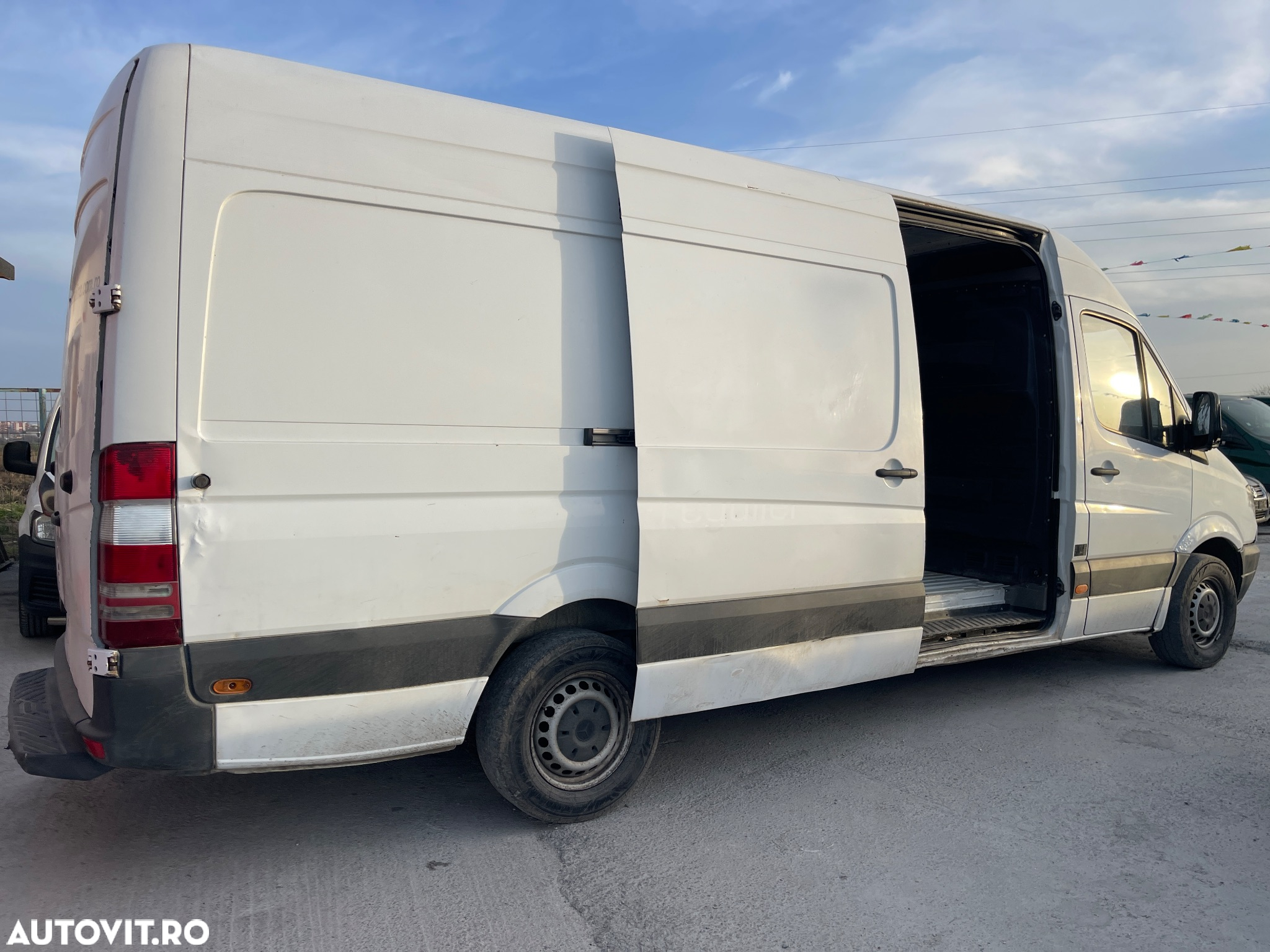 Mercedes-Benz Sprinter - 8