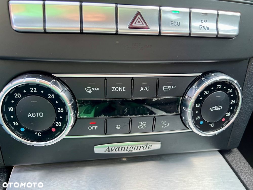 Mercedes-Benz Klasa C 220 CDI BlueEff 4-Matic Avantgarde - 29