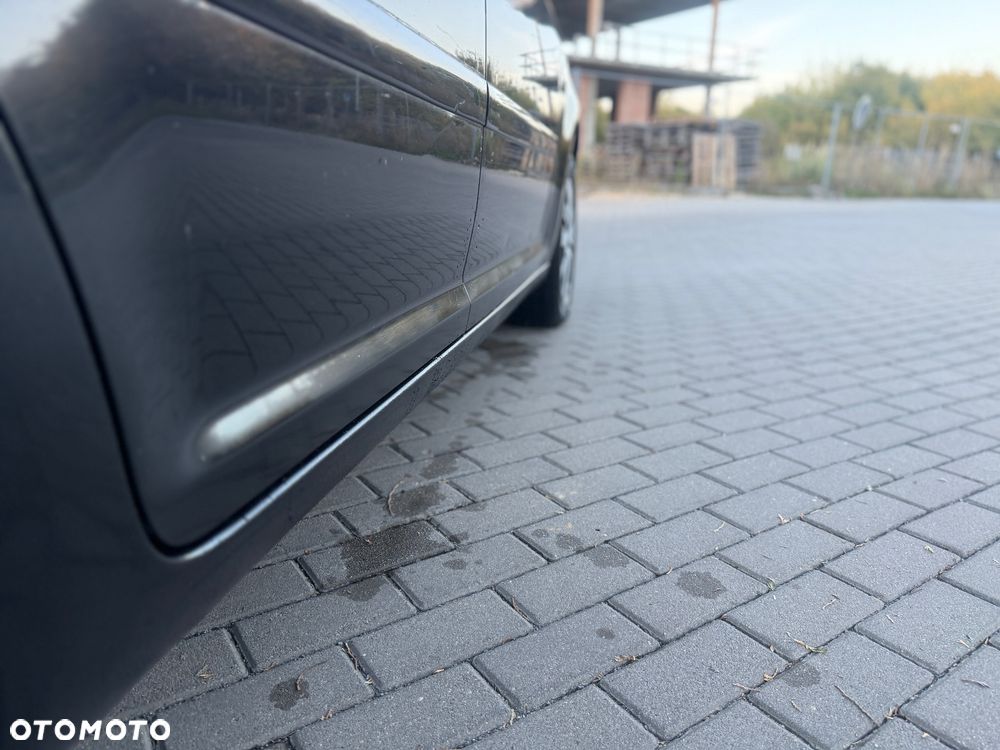 Volkswagen Touran 2.0 TDI DPF Highline - 31