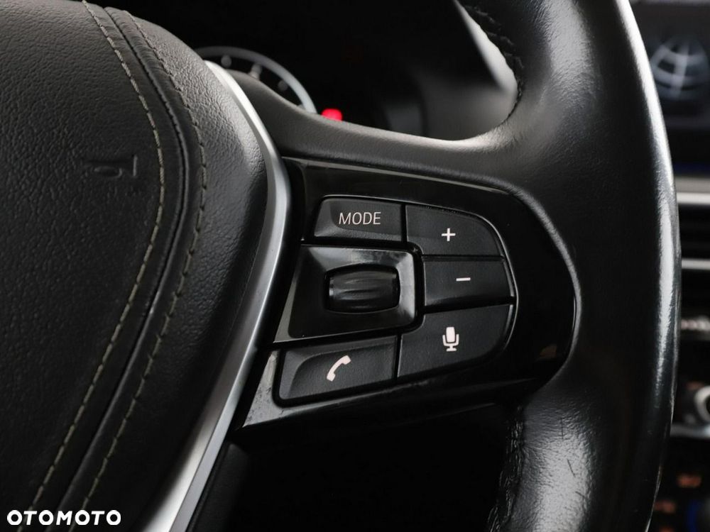 BMW Seria 5 520d - 32
