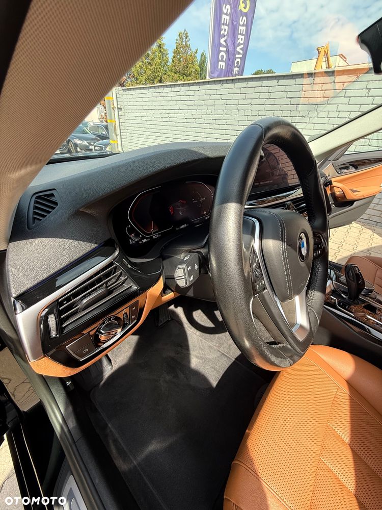 BMW Seria 5 518d mHEV - 27