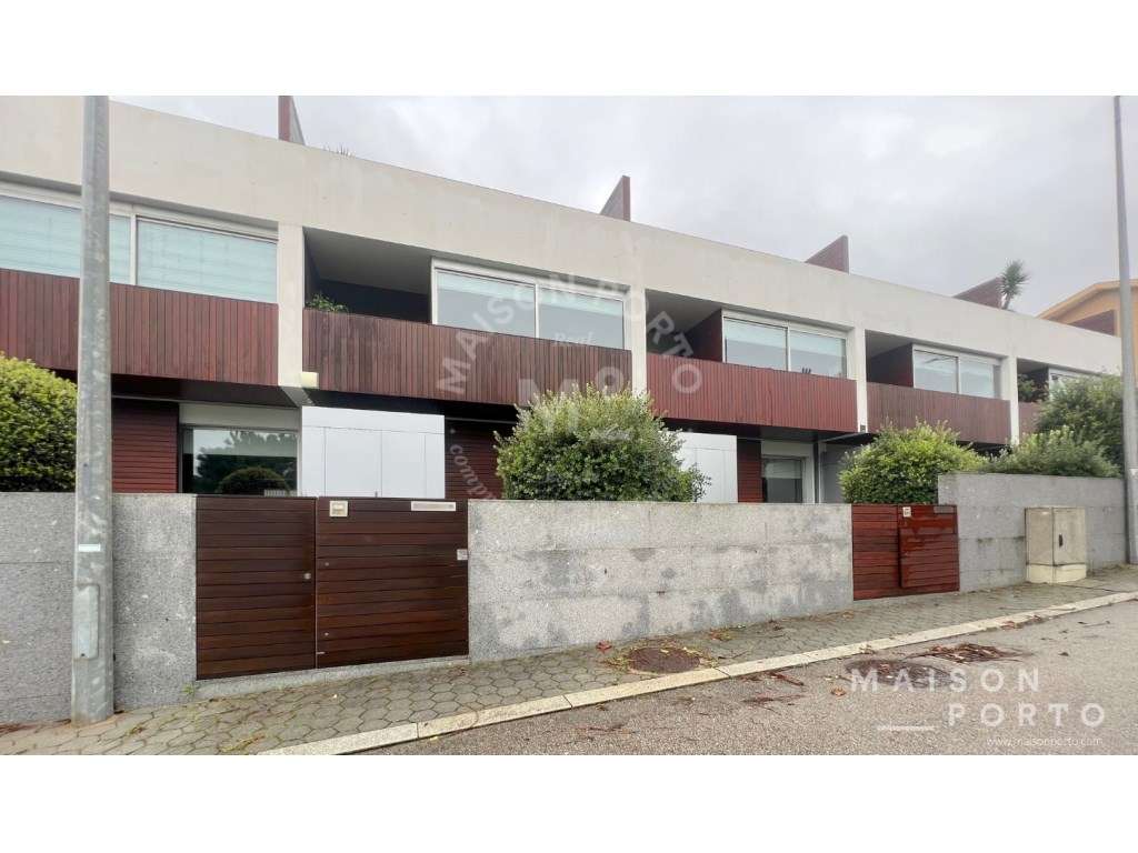 Moradia V4 com Varanda Vista Mar e Garagem inserida em Condomínio c... - Grande imagem: 3/48