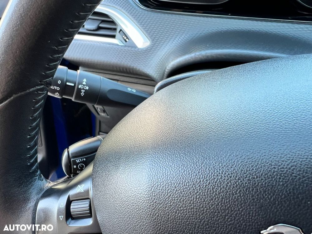 Peugeot 2008 PureTech 110 GPF Stop&Start EAT6 Signature - 20