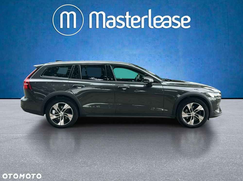Volvo V90 Cross Country - 5