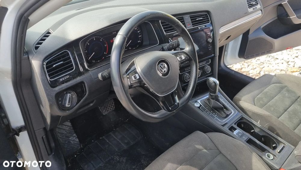 Volkswagen Golf 2.0 TDI (BlueMotion Technology) DSG Comfortline - 24