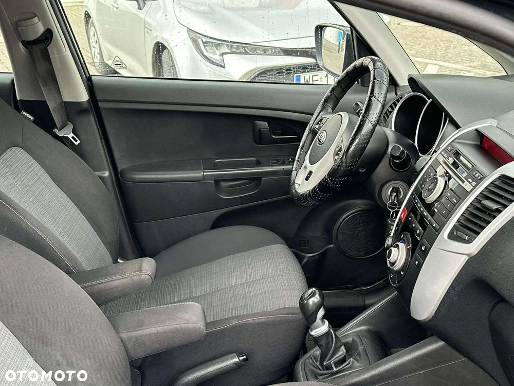 Kia Venga - 8