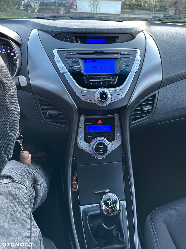 Hyundai Elantra 1.6 Comfort - 4