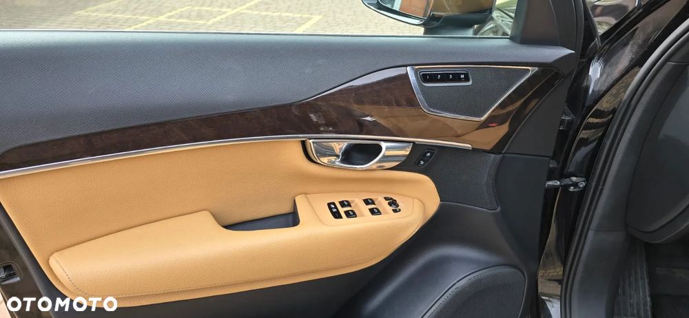 Volvo XC 90 - 8
