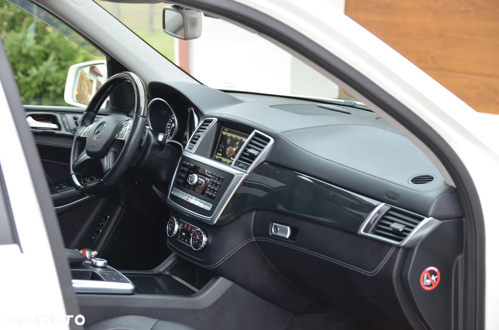 Mercedes-Benz GL 500 4Matic (BlueEFFICIENCY) 7G-TRONIC - 29