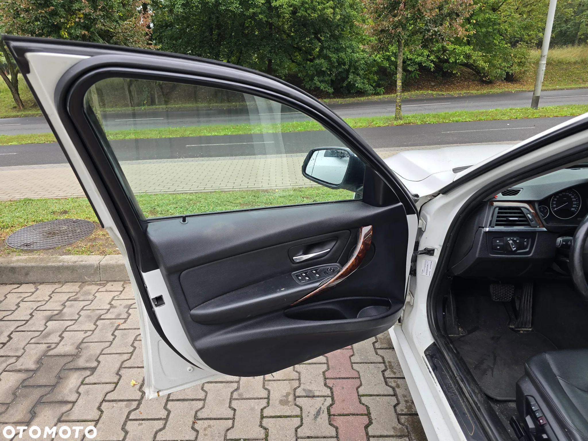 BMW Seria 3 328i xDrive - 24