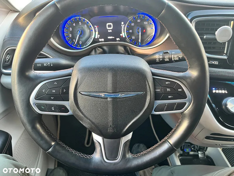 Chrysler Pacifica - 8