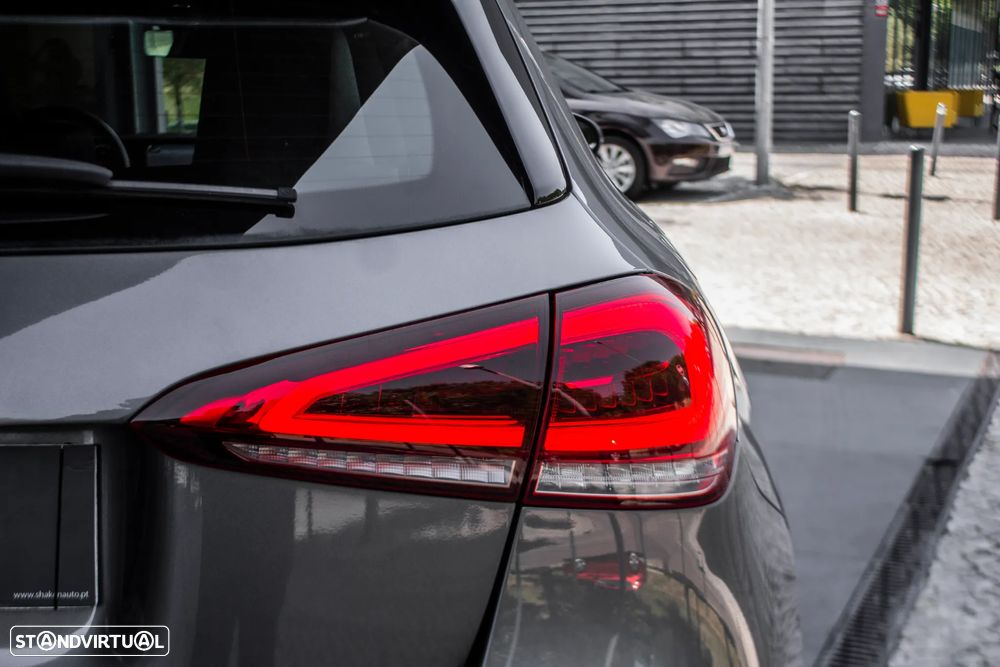 Mercedes-Benz A 250 e AMG Line - 12