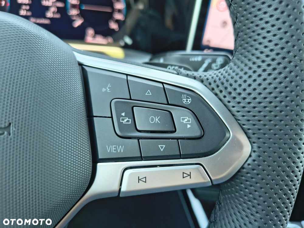 Volkswagen Golf 1.5 eTSI mHEV R-Line Plus DSG - 19